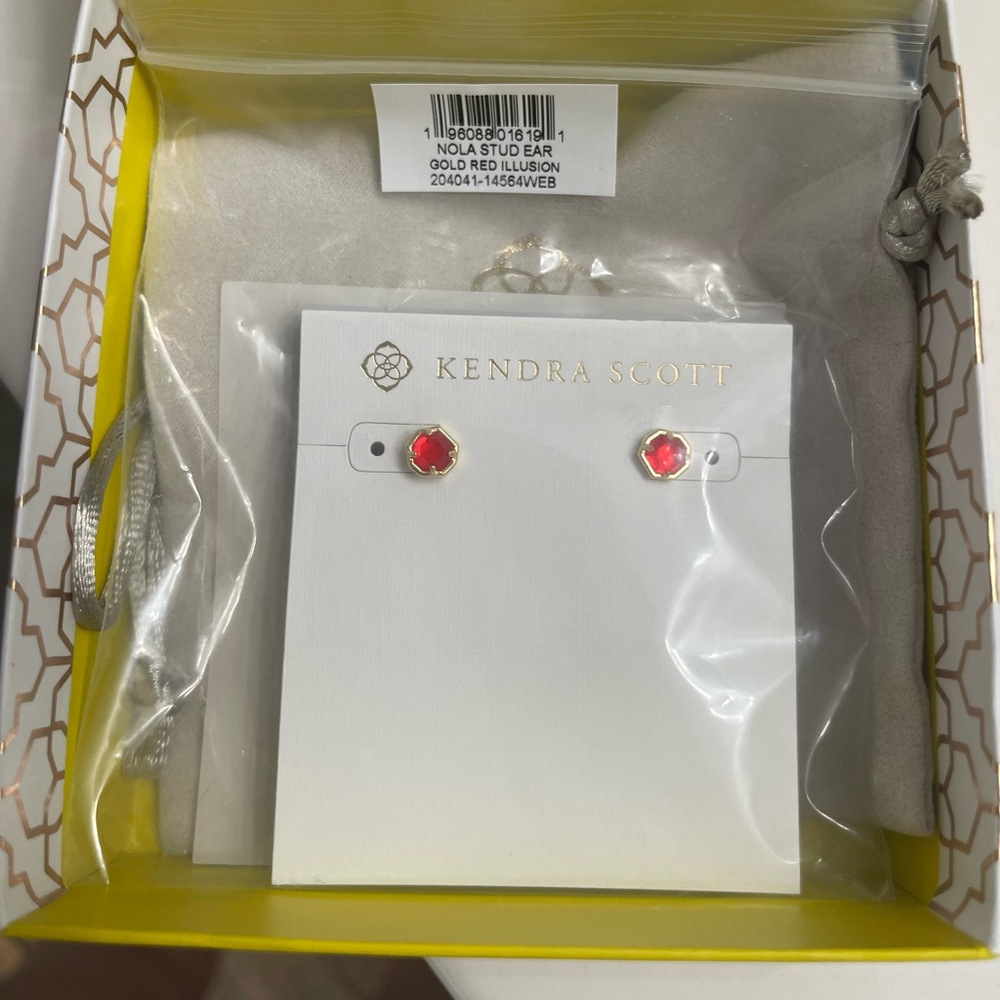 MWT Kendra Scott Nola Stud Earrings